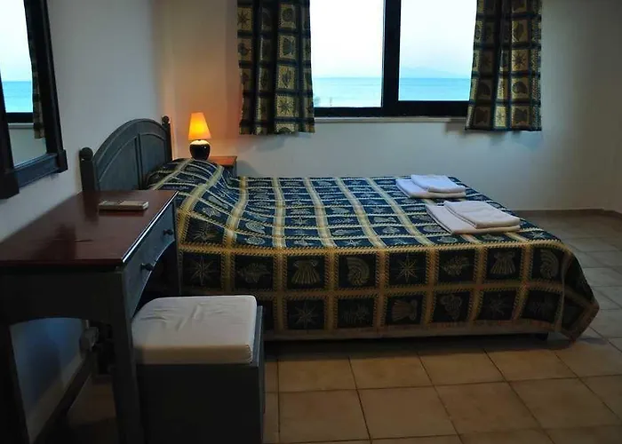 Palm Court Bed and Breakfast 3*