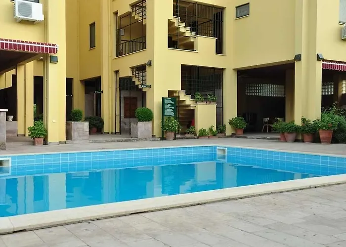 Palm Court Bed and Breakfast 3*