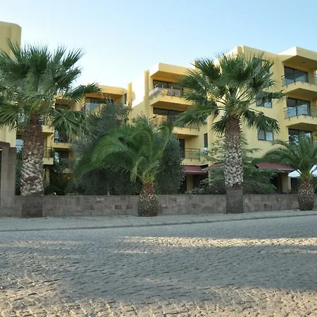 Palm Court 3*