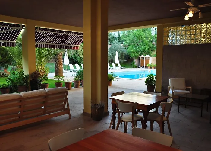 Palm Court Bed & Breakfast 3*